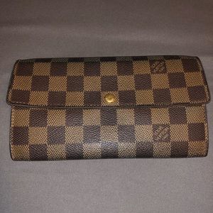 Authentic Louis Vuitton Sarah wallet damier ebene